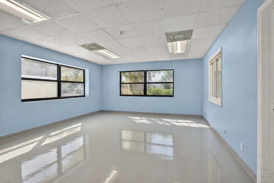 More Photos Of 1500 N Powerline Rd, Pompano Beach Warehouse For Sale