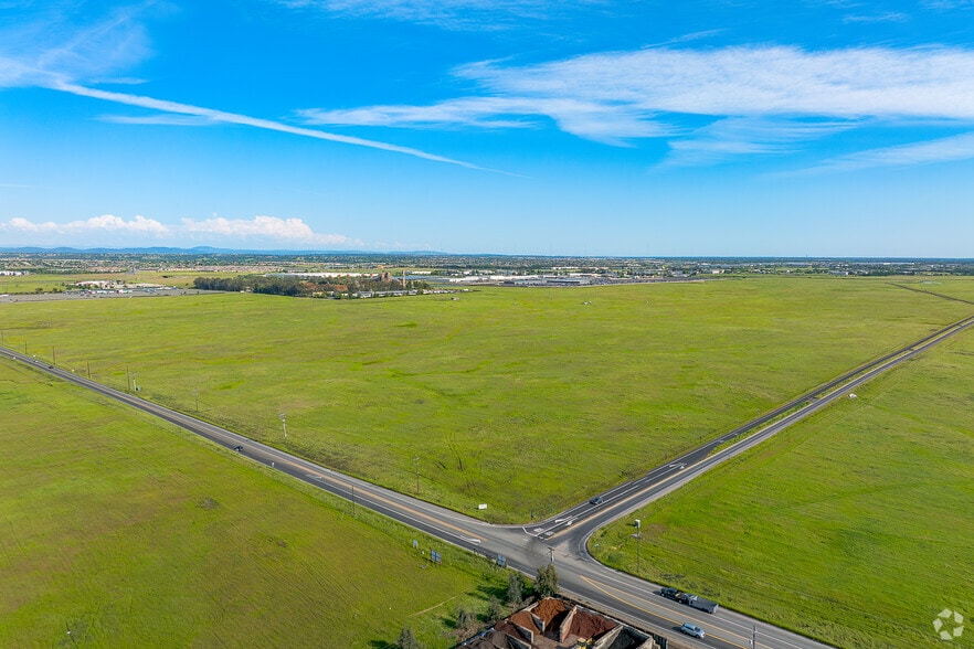 More Photos Of North Foothills Boulevard, Lincoln Warehouse For Lease