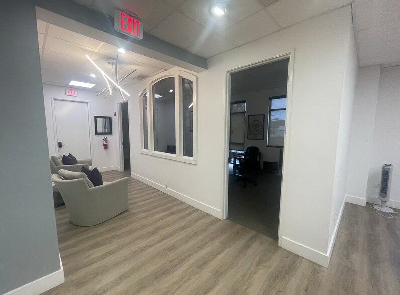 More Photos Of 8500 Bluffstone Cv, Austin Office For Sale