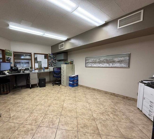 More Photos Of 8010 Mountain Rd NE, Albuquerque Medical For Lease