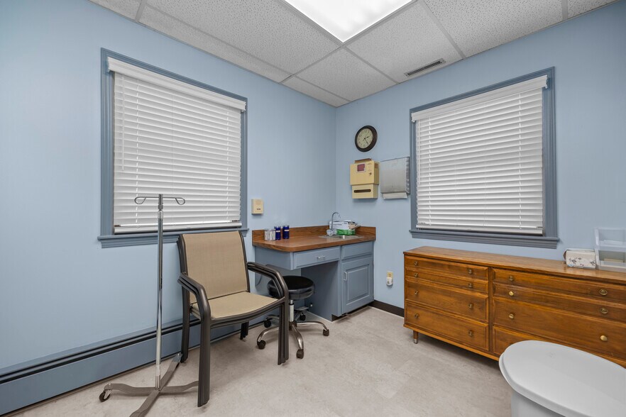 More Photos Of 18 E Main St, Seville Medical For Sale