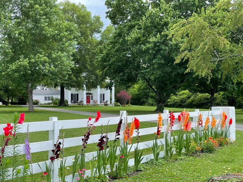 More Photos Of 799 Whitthorne St, Shelbyville Hospitality For Sale
