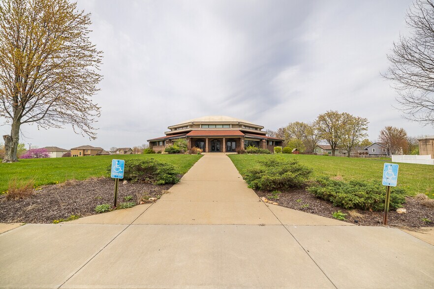 More Photos Of 800 SW 150 Hwy, Lee's Summit Office For Sale