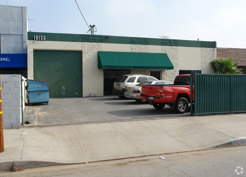 More Photos Of 16135 Covello St, Van Nuys Warehouse For Lease