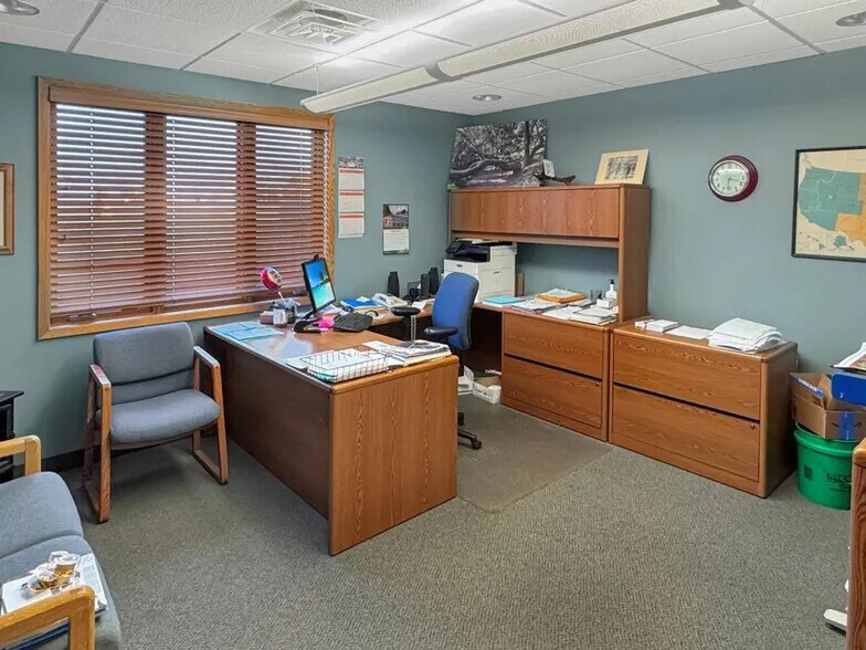 More Photos Of 601 Jewett St, Marshall Office For Sale