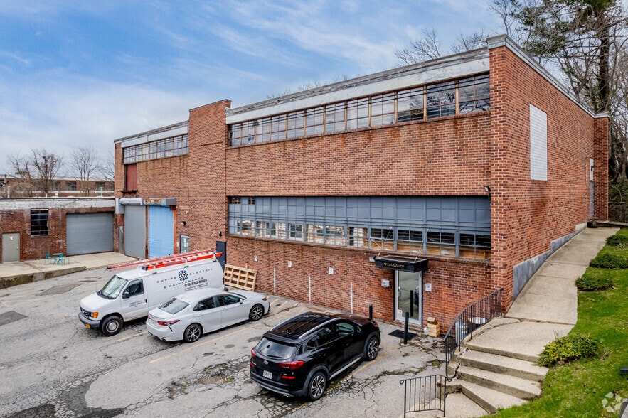 Primary Photo Of 1 Shore Rd, Glenwood Landing Warehouse For Lease