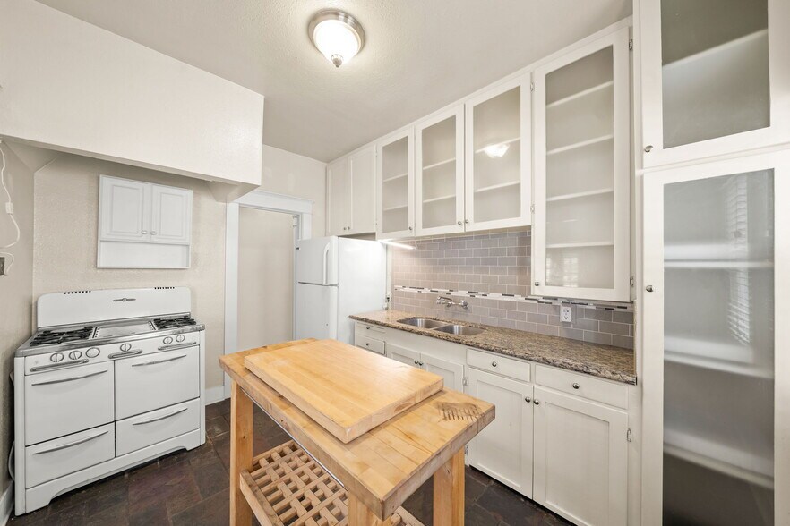 More Photos Of 219 Redondo Ave, Long Beach Apartments For Sale
