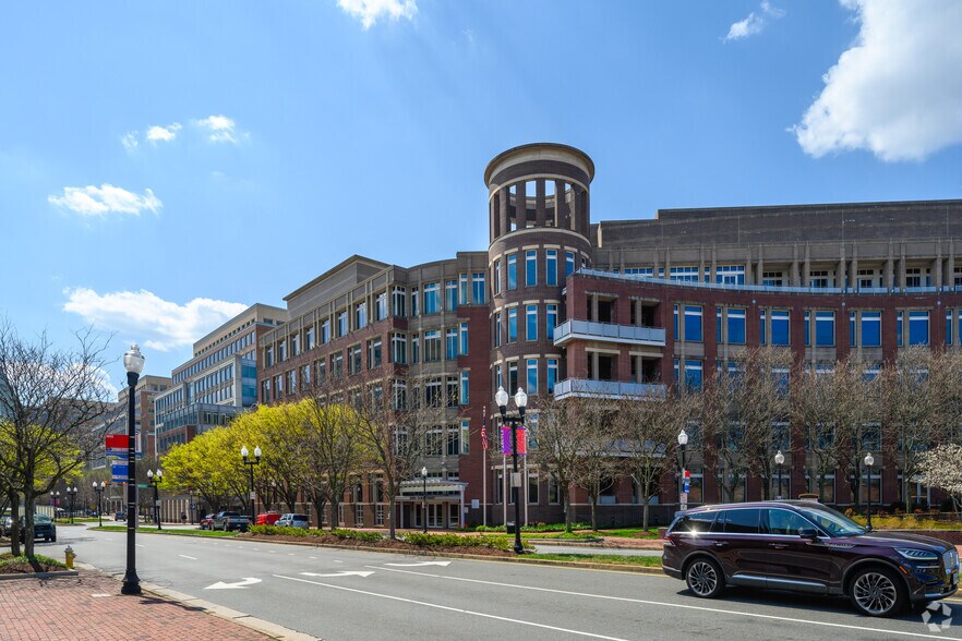 More Photos Of 2000 Duke St, Alexandria Office For Sale