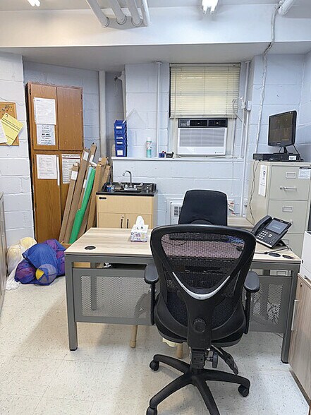 More Photos Of 940 E 156th St, Bronx Specialty For Lease