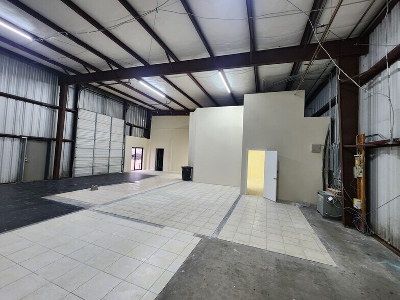 More Photos Of 5485 W Sam Houston Pky N, Houston Unknown For Lease