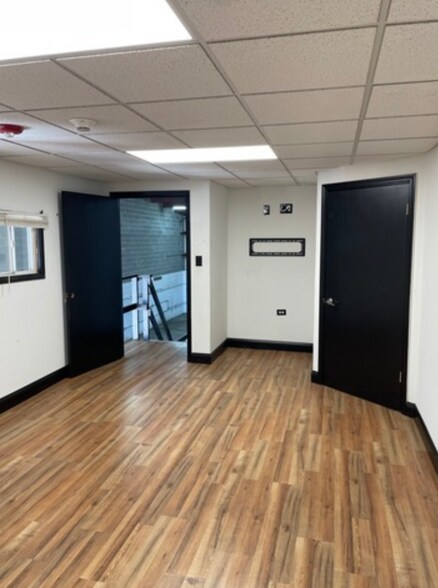 More Photos Of 19203-19215 85th Ct, Mokena Warehouse For Lease