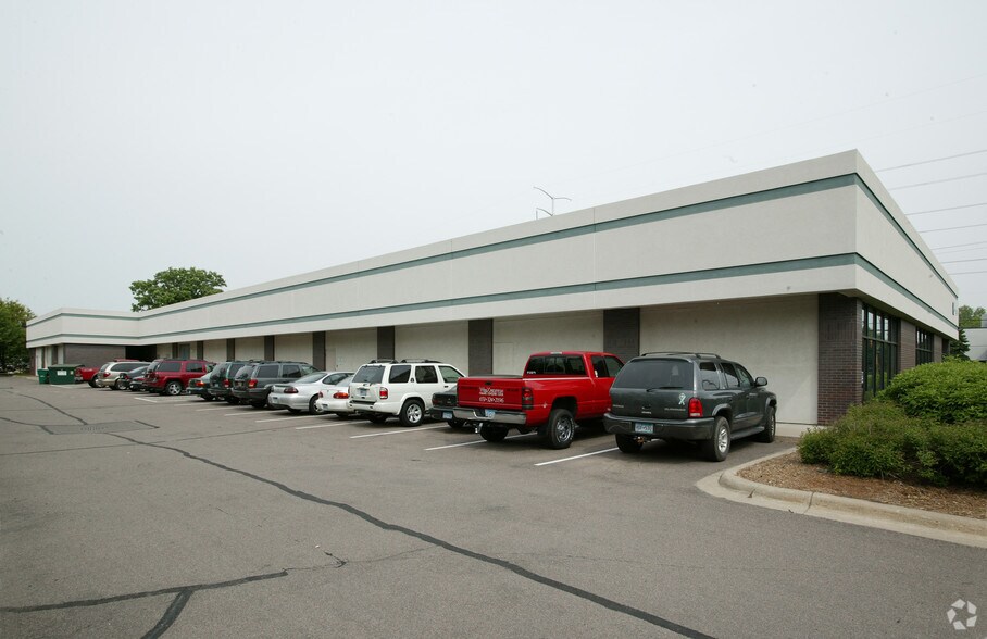 More Photos Of 2611 N Hamline Ave, Roseville Flex For Sale