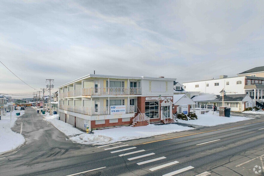 More Photos Of 75 Ocean Blvd, Hampton Hotel For Sale