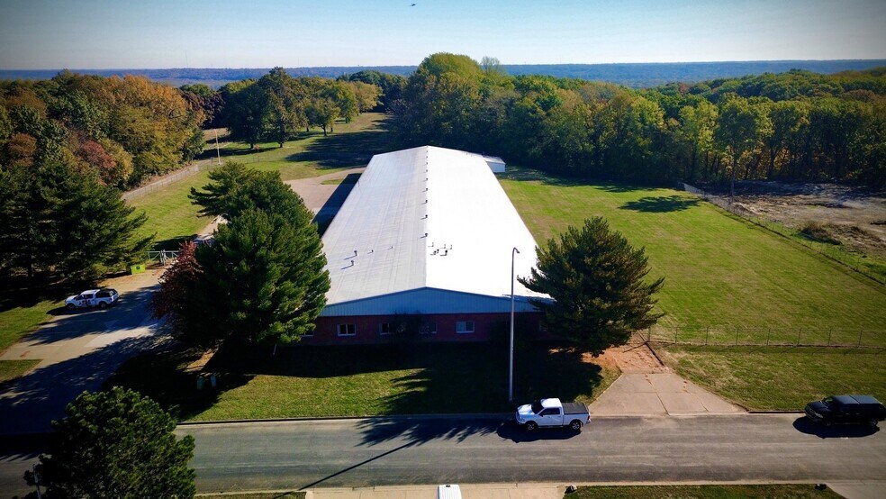 More Photos Of 4616 Enterprise Dr, Bartonville Industrial For Sale