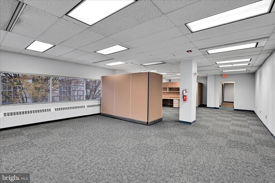 More Photos Of 19 N 6th St, Reading Office For Sale