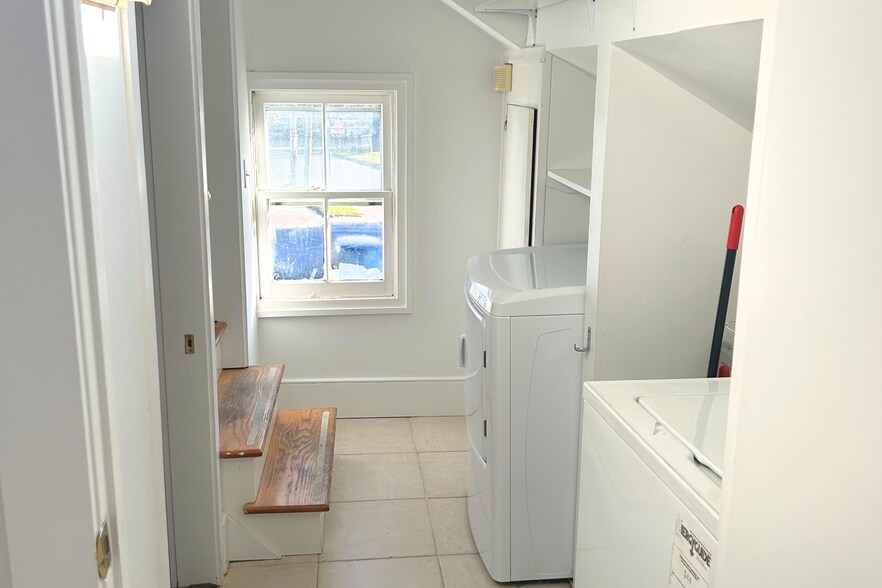 More Photos Of 23 Bridge St, Sag Harbor Freestanding For Sale