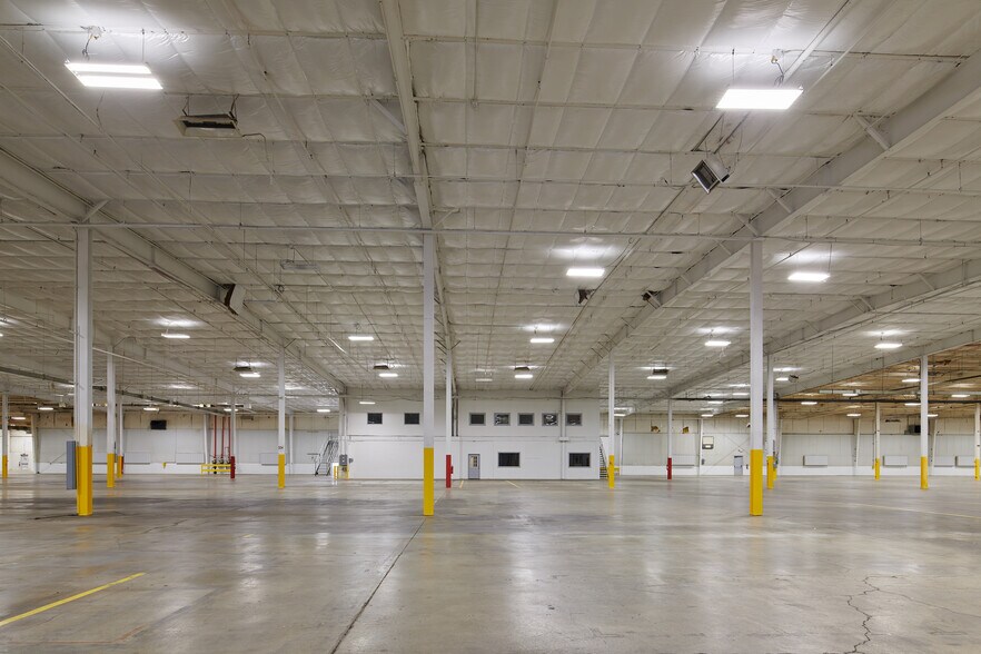 More Photos Of 2501 Boonslick Dr, Boonville Distribution For Lease