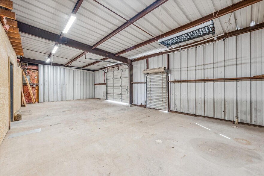 More Photos Of 1497 W Highway 67, Glen Rose Flex For Sale