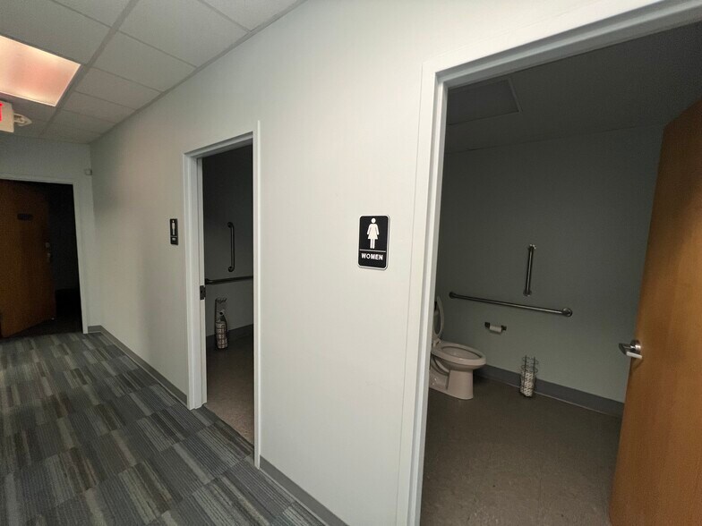More Photos Of 1609 Losey Blvd S, La Crosse Unknown For Lease