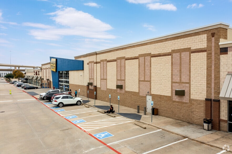 More Photos Of 2601 S Stemmons Fwy, Lewisville Unknown For Sale