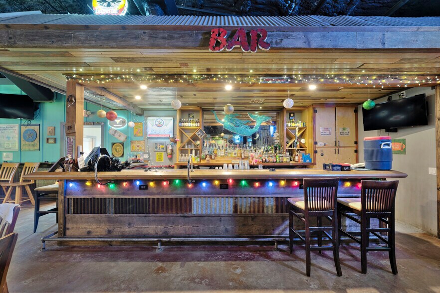 More Photos Of 203 N Alister St, Port Aransas Bar For Sale