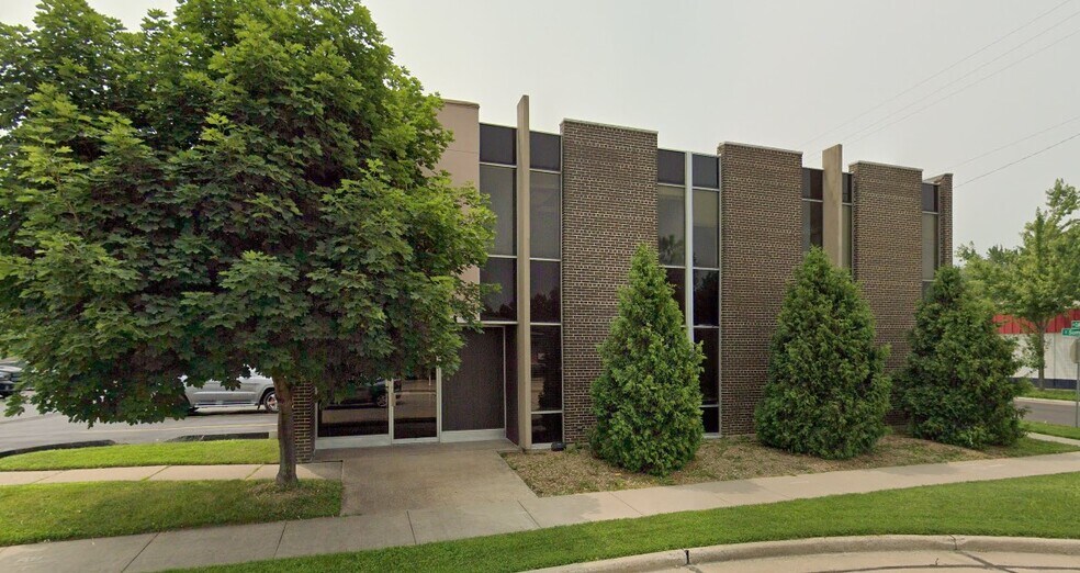 Primary Photo Of 1033 W College Ave, Appleton Medical For Lease