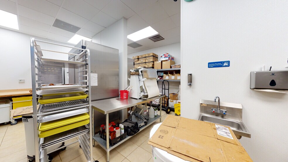 More Photos Of 5111 Common St, Lake Charles General Retail For Lease