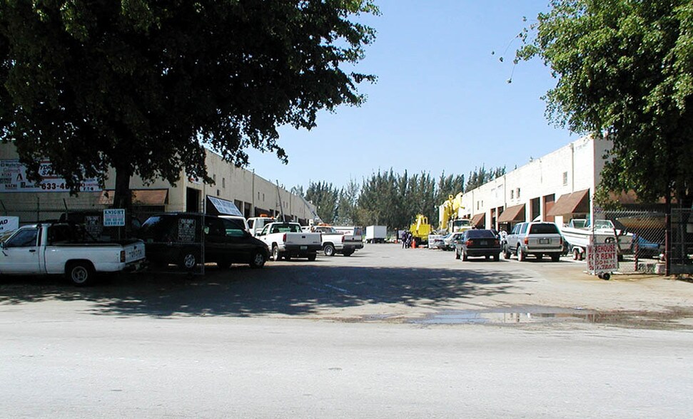 More Photos Of 3700 NW South River Dr, Miami Warehouse For Lease