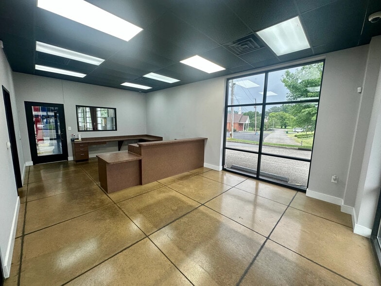More Photos Of 9009 Oak Ridge Hwy, Knoxville Auto Repair For Lease