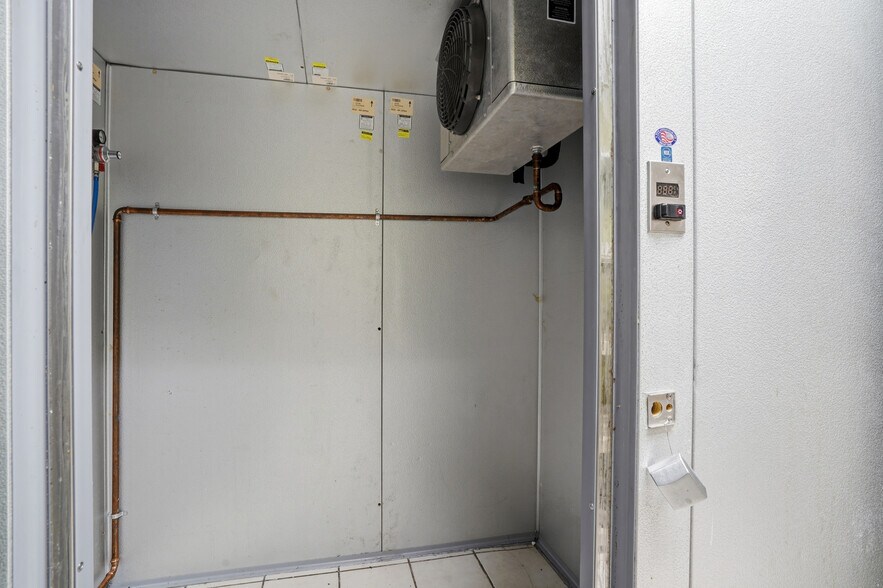 More Photos Of 103 N Allen St, Centralia General Retail For Sale