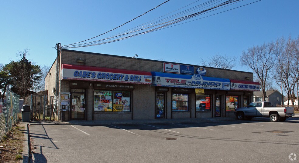 More Photos Of 1784 5th Ave, Bay Shore General Retail For Sale