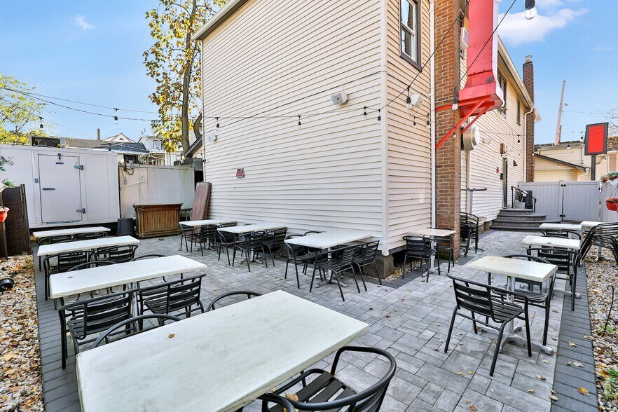More Photos Of 33-35 W Central Ave, Pearl River Restaurant For Lease