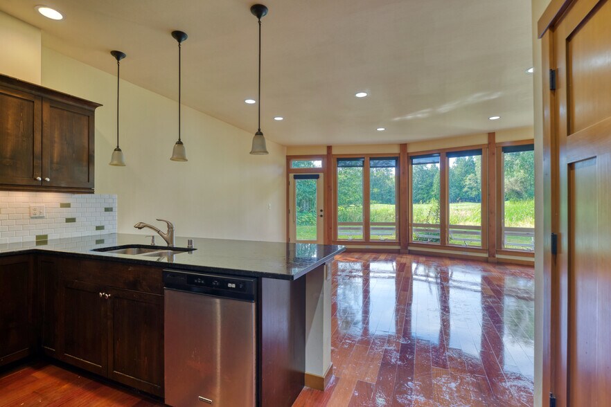 More Photos Of 1317 Pelican Pl, Point Roberts Apartments For Sale