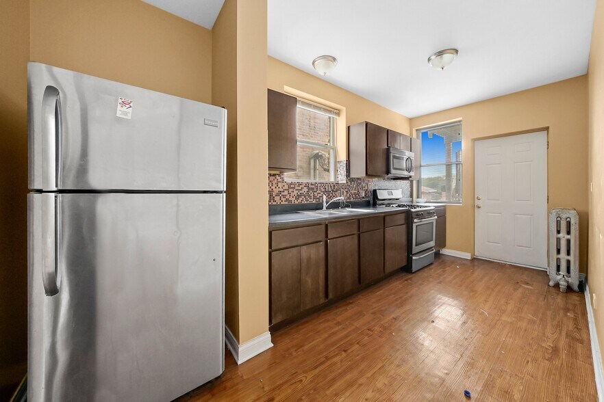 More Photos Of 7220 S Yates Blvd, Chicago Apartments For Sale