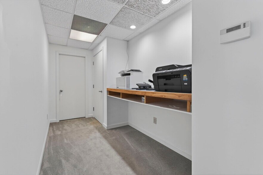 More Photos Of 24 Stickney Ter, Hampton Office For Sale