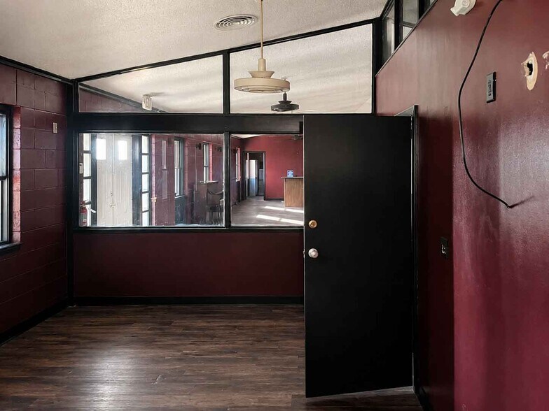 More Photos Of 1120 E Sen Carlos Truan Blvd, Kingsville Restaurant For Sale