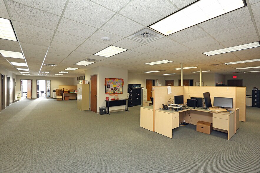 More Photos Of 7101-7199 Vista Dr, West Des Moines Coworking Space