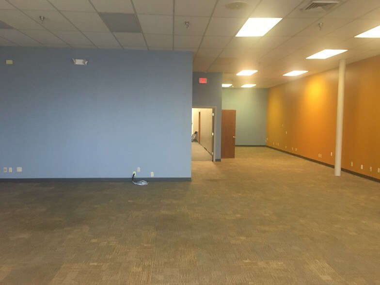 More Photos Of 1941-2039 Main St, Brockton Unknown For Lease