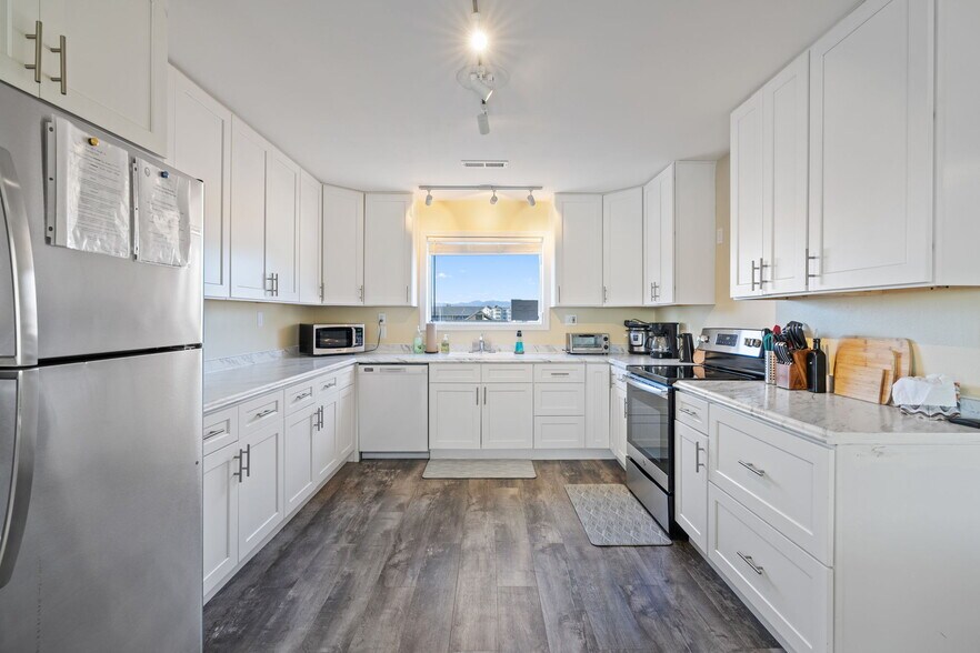 More Photos Of 259 S Pacific St, Rockaway Beach Specialty For Sale