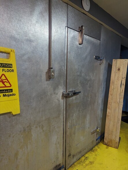 More Photos Of 712 Courtlandt Ave, Bronx General Retail For Lease