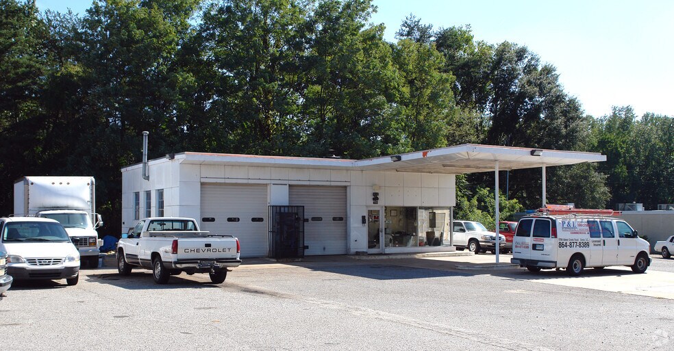 More Photos Of 720 Wade Hampton Blvd, Greenville Auto Dealership For Sale