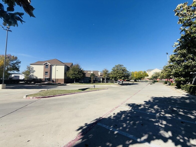 More Photos Of 9169 Markville Dr, Dallas Hotel For Sale