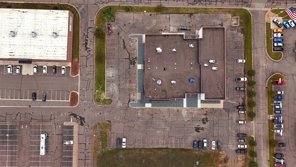 More Photos Of 38450 Tanger Dr, North Branch Service Station For Lease