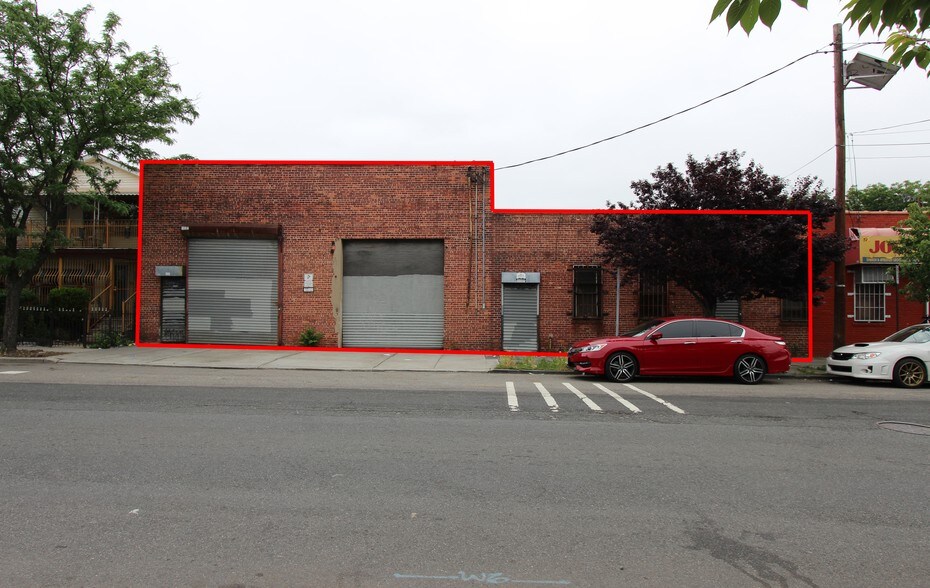 More Photos Of 378 Johnston Ave, Jersey City Warehouse For Lease