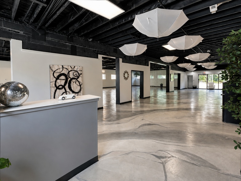 More Photos Of 44 W Lincoln Hwy, Chicago Heights Office For Lease