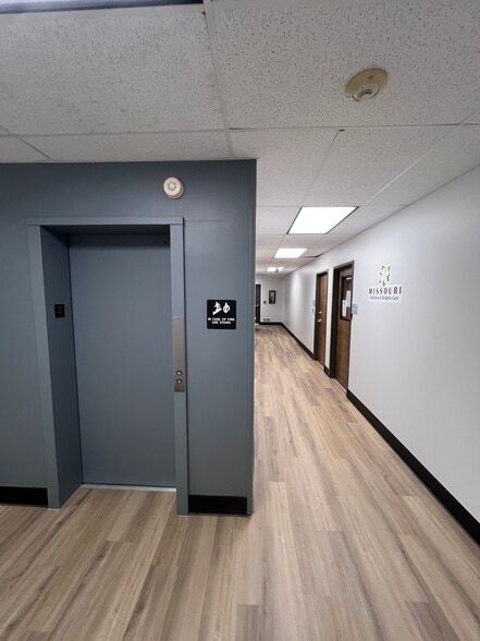 More Photos Of 3675 S Noland Rd, Independence Office Residential For Lease