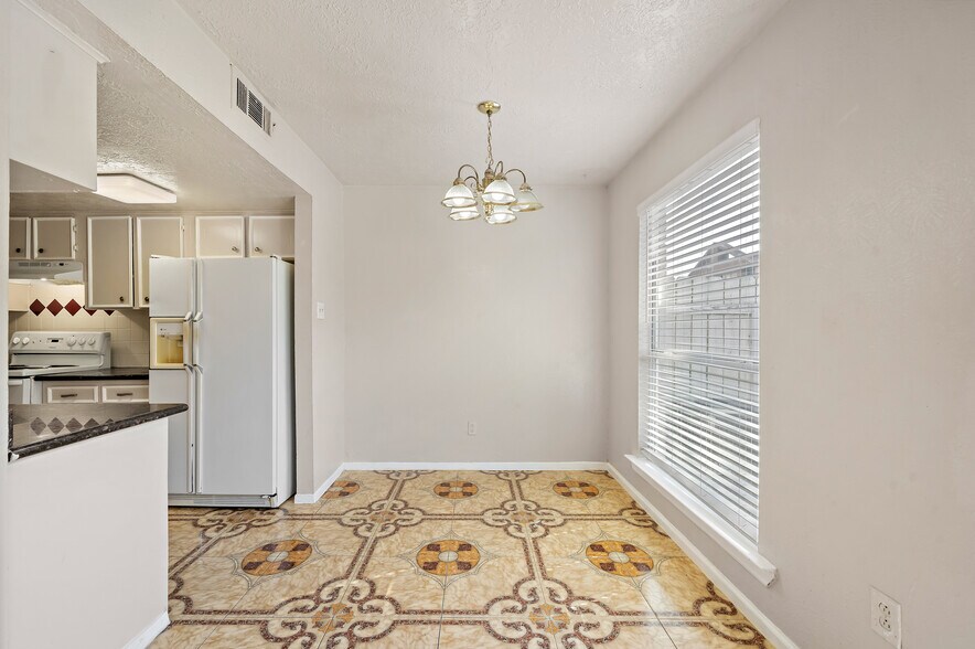 More Photos Of 2323 Burke, Pasadena Apartments For Sale