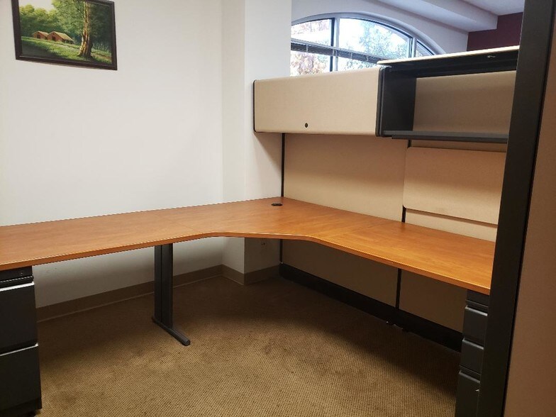 More Photos Of 1 Tiffany Pt, Bloomingdale Medical For Lease