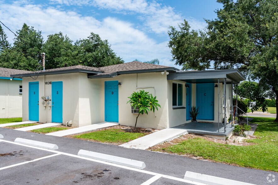 More Photos Of 324 30th Ave N, Saint Petersburg Apartments For Sale