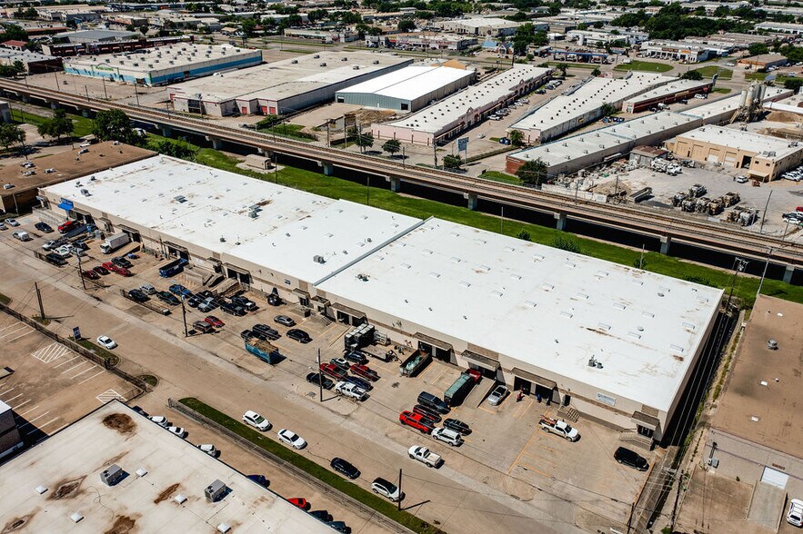 Primary Photo Of 11233-11251 Leo Ln, Dallas Warehouse For Lease
